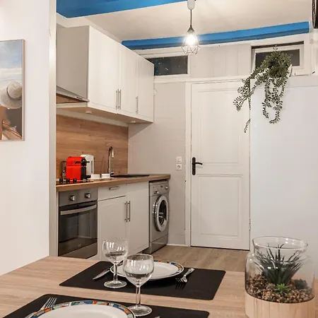 Large 100m From The Nicea