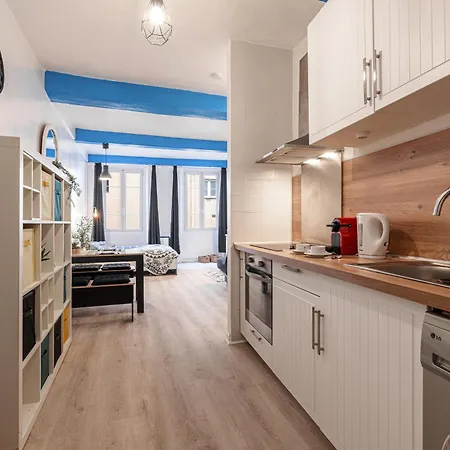 Large 100m From The Nice