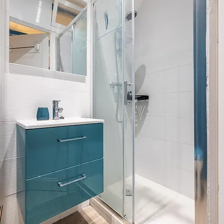 Large 100m From The Appartement *