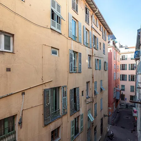 Large 100m From The * Nizza