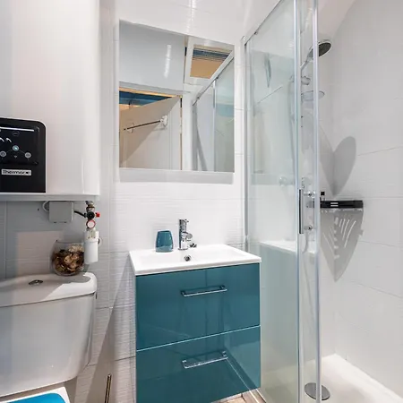 Large 100m From The Nice